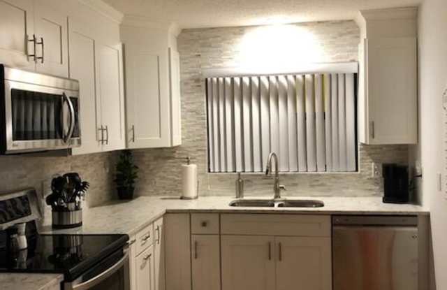 6021 SE Landing Way Bldg 2 Unit #2 Gallery 4