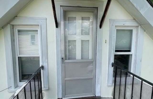 7 SWEEZY Avenue Gallery 2