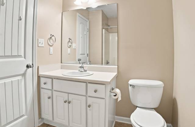Executive style townhome with Garage Gallery 4