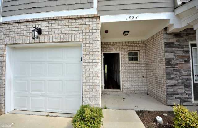 BEAUTIFUL END UNIT TOWNHOME OFFERS SPACE AND ROOM FOR YOUR FAMILY TO GROW WITH EVERY MODERN CONVENIENCE! photos photos