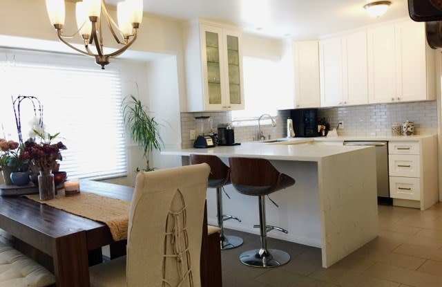 6601 Lemona Avenue Gallery 4