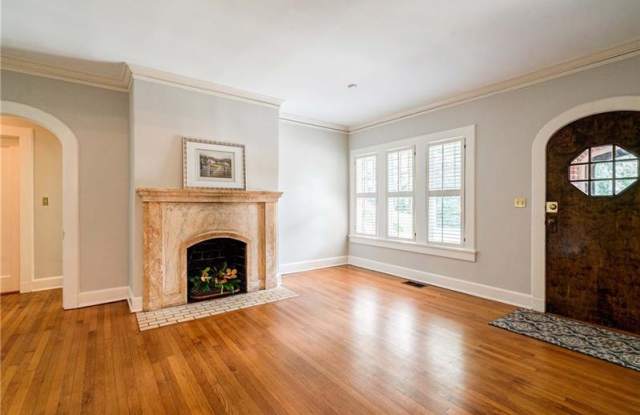 782 Courtenay Drive NE Gallery 4