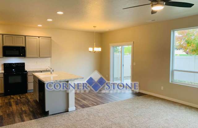 Pet Friendly Home Cavanaugh Subdivision! - 3289 South Daybreak Avenue, Meridian, ID 83642 Pet Friendly Home Cavanaugh Subdivision! - 3289 South Daybreak Avenue, Meridian, ID 83642