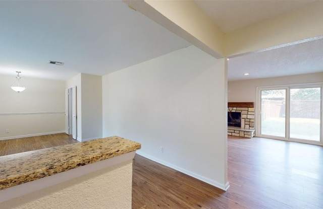 10537 Royalwood Drive Gallery 3