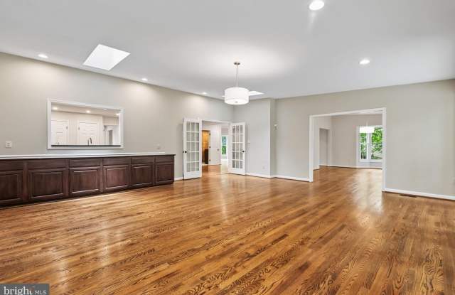 6506 BELLAMINE CT Gallery 2