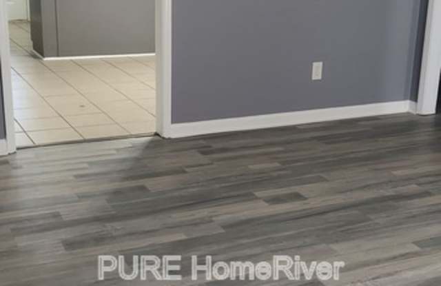 472 Charter Ct Gallery 2