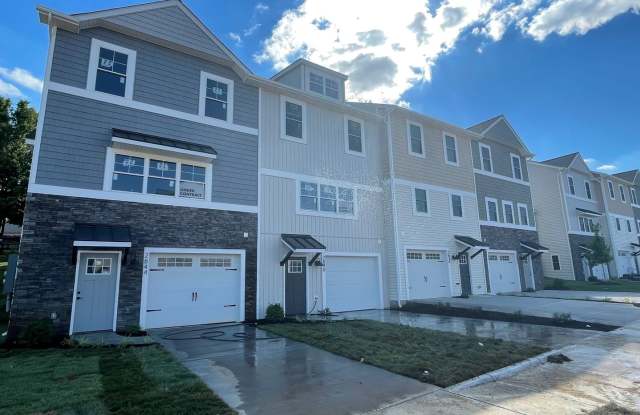 Spacious Luxury Townhome! Outstanding Location! Gallery 1
