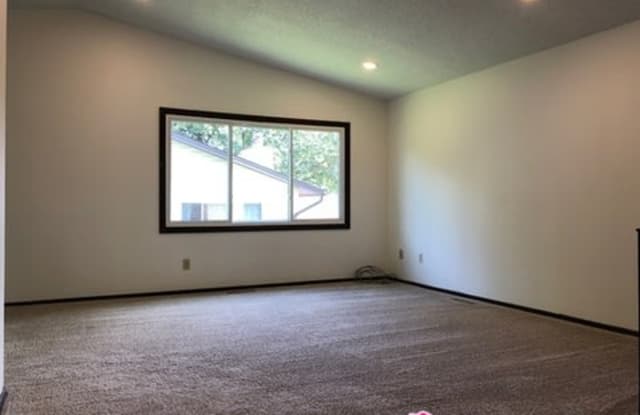 421 Ironton St North East - 421 Ironton Street Northeast, Fridley, MN 55432