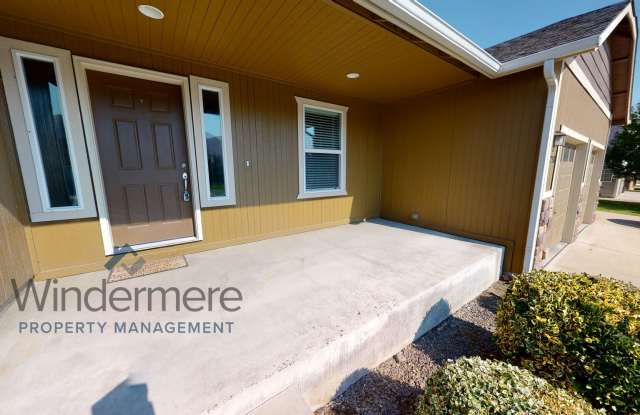 5258 Chris Street, West Richland *4 Bedrooms + Office, Gas Fireplace, Large Fenced Backyard* photos photos
