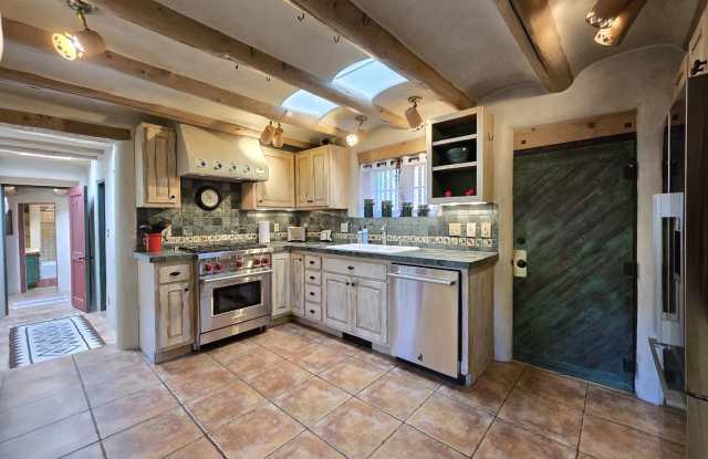 770 Acequia Madre Gallery 3