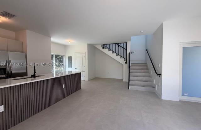2788 NW 9th Pl Gallery 2