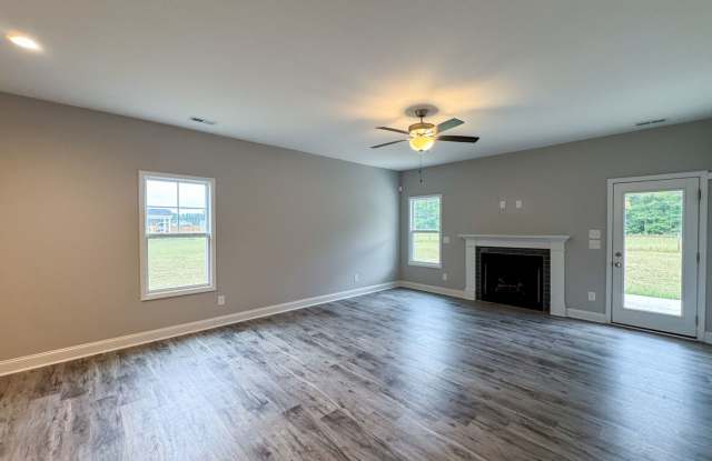 Beautiful 4 Bed 2 Bath Home in Fayetteville Gallery 4