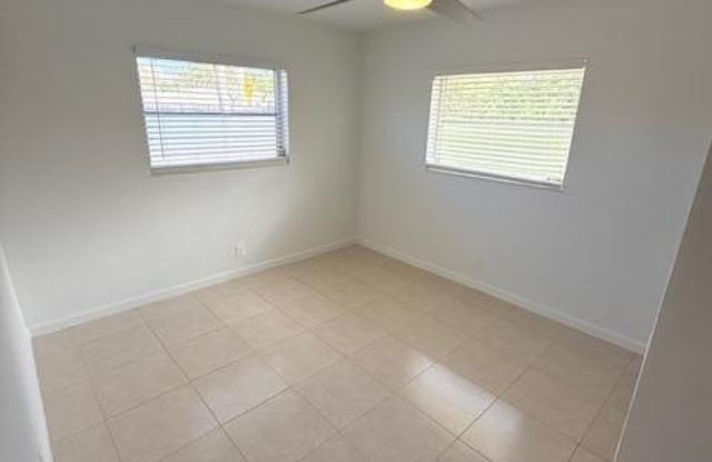 4211 NE 13th Avenue NE photos photos