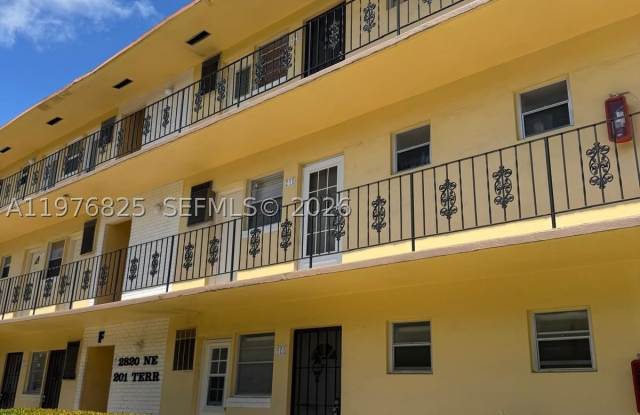 2820 NE 201st Ter photos photos