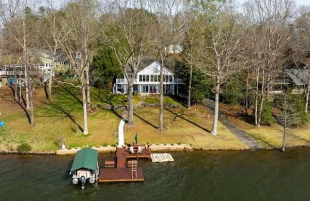 3 BR Lake Front Living! photos photos