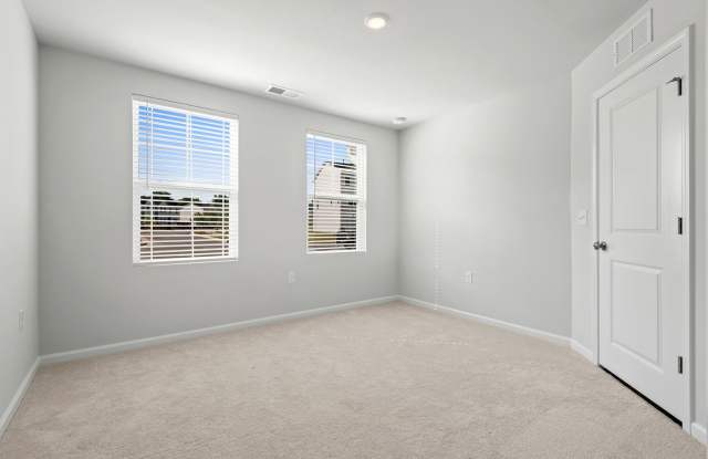 Just Listed! Beautiful 3BR/3.5BA Townhome + $500 Off First Month's Rent Gallery 4