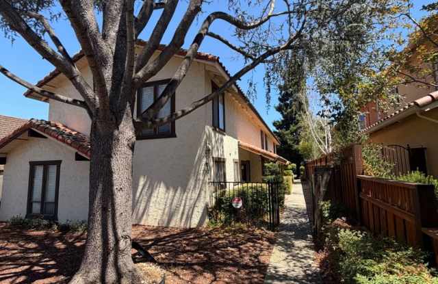 Charming & Modern 2-Bedroom Townhome Walkable to Downtown Los Altos Gallery 1