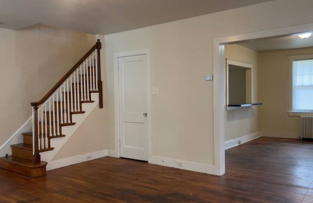 Beautiful 3 Bedroom 1 Bathroom in Lancaster - with bonus room and fenced in backyard photos photos