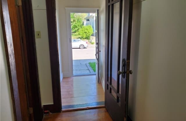 668 Grove Street Gallery 2