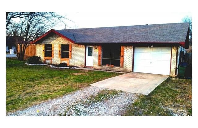 335 Oakwood Circle - 335 Oakwood Circle, Shady Shores, TX 76208