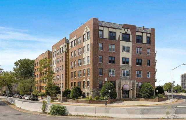 7435 BLVD EAST photos photos