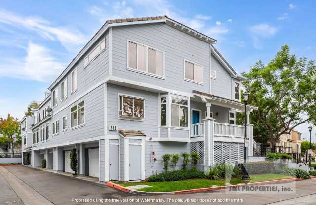 Gorgeous updated Townhouse in Orange! Gallery 1