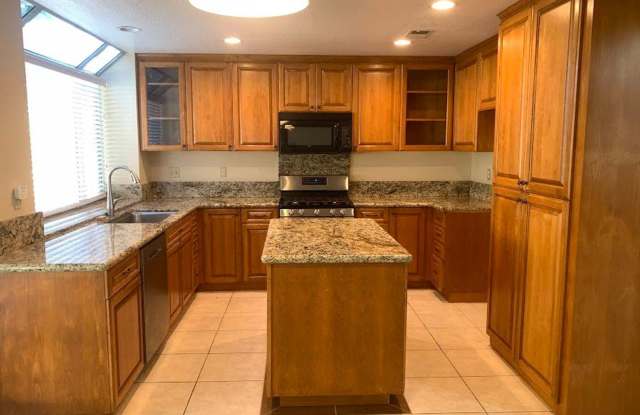 2163 Hedgerow Ln Gallery 4