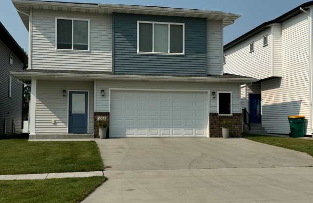 4-bedroom, 3-bathroom West Fargo Single-Family Home w/ 2 Stall Garage - 1014 27th Avenue West, West Fargo, ND 58078