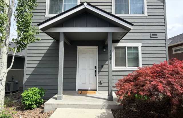 Short term, fully furnished home! 3 bed, 2.5 bath, central a/c, w/d, d/w, covered parking, great location! photos photos