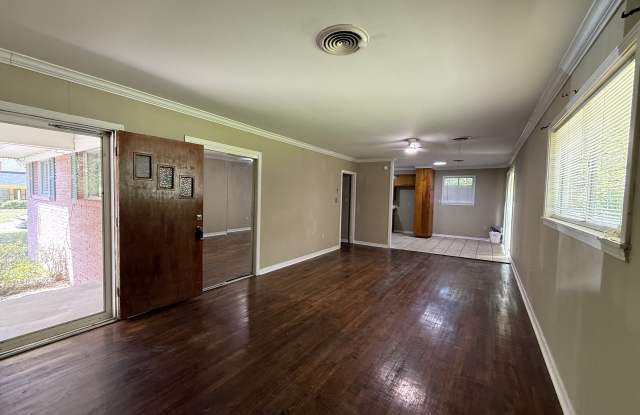 15 Woodside Ct Gallery 2