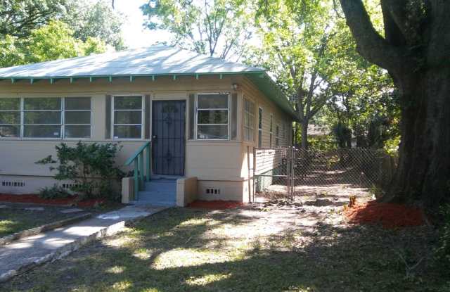 2803 Eaverson St photos photos