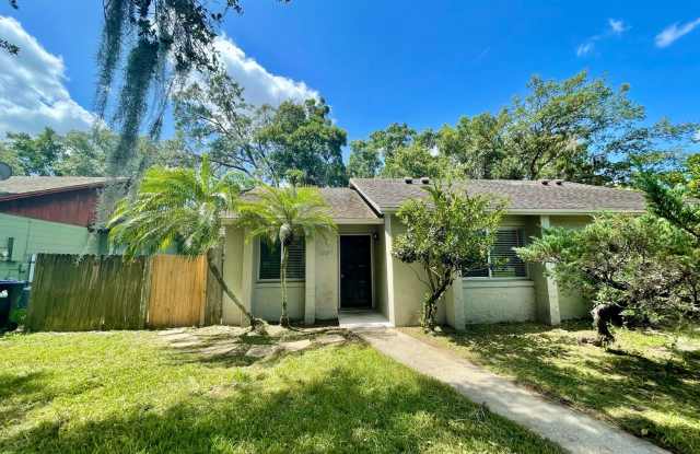 Cute 2/1 Duplex off Alafaya! - 12034 Walden Woods Drive, University, FL 32826