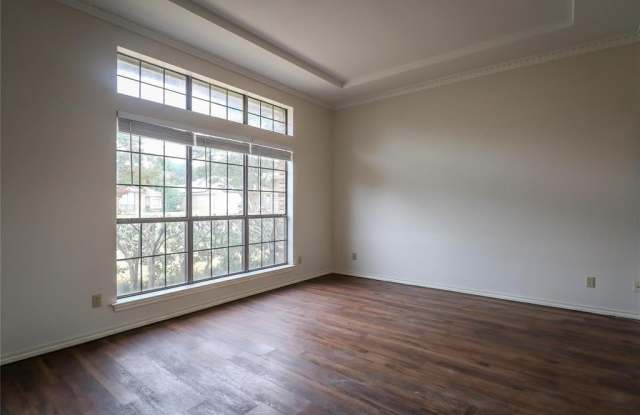2305 Christopher Lane Gallery 2