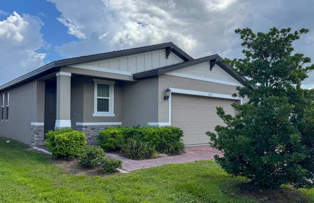 3 Bedroom 2 Bath with Double Car Garage in Poinciana! Gallery 4