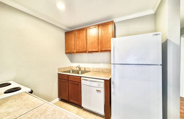 Three Bedroom Home with Spacious Bedrooms Gallery 4