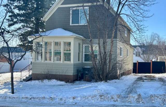 AVAILABLE JUNE - 5 Bed, 2 Bath Newly Renovated Home photos photos