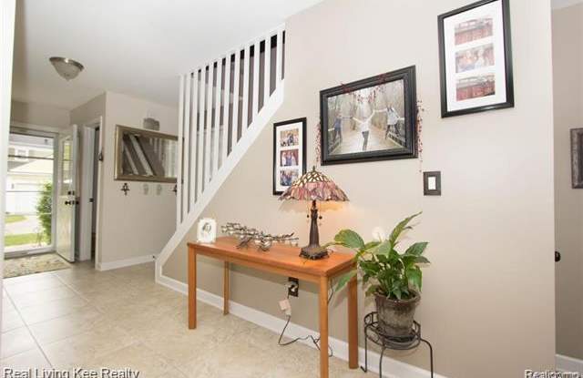 1388 CRESCENT Lane Gallery 2
