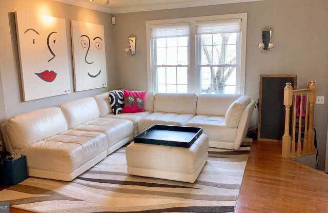 6237 ABBOTTSBURY ROW Gallery 2