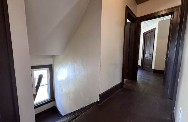 611 Raymond St Gallery 4
