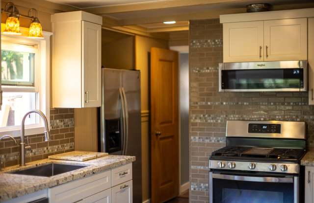 2 Bedroom + 1.5 Bathroom Home | Casitas Vista in Ventura | Unfurnished Gallery 4