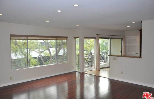 160 North CRESCENT Drive Gallery 4