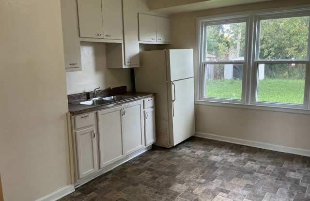 3 Bedroom Single Family Home Gallery 1