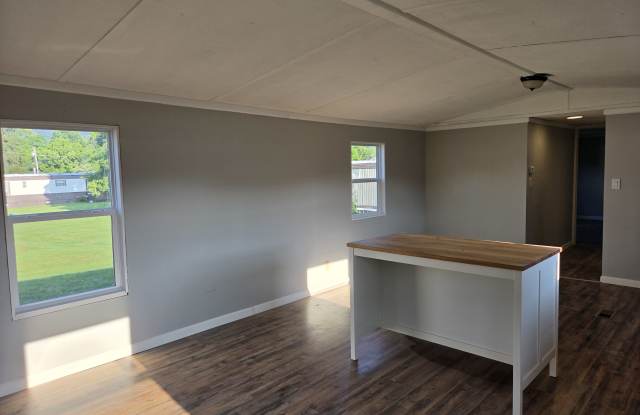 108 Short St Gallery 2