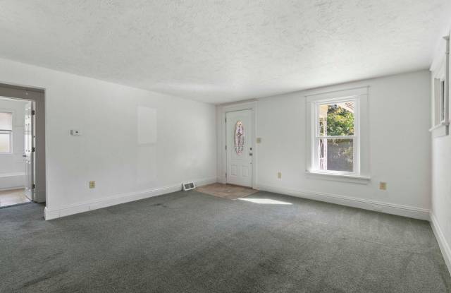 Move in TODAY! Check out this updated 2-bedroom in Carrick! Gallery 4