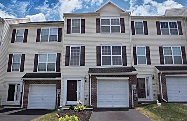 3 Bedroom Townhome with Garage photos photos