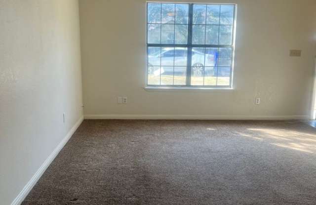 2 Bed/ 1.5 Bath Townhouse Gallery 3