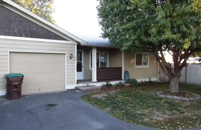 End Unit in Triplex Near Golf Course on Cul-de-sac in Prineville - Available Soon! - 174 Southwest Ivy Court, Prineville, OR 97754