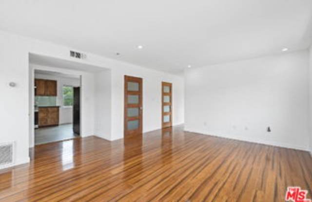 653 Sunset Avenue Gallery 3
