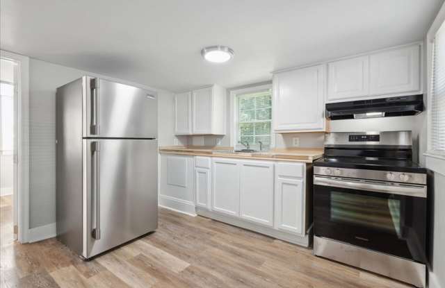 3-Bedroom, 2 Bathroom Home with Fenced Yard – Pet-Friendly! Near Daffin Park! Gallery 3