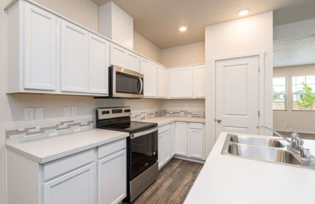 611 NE 72nd St R2 - 611 Northeast 72nd Street, Hazel Dell, WA 98665